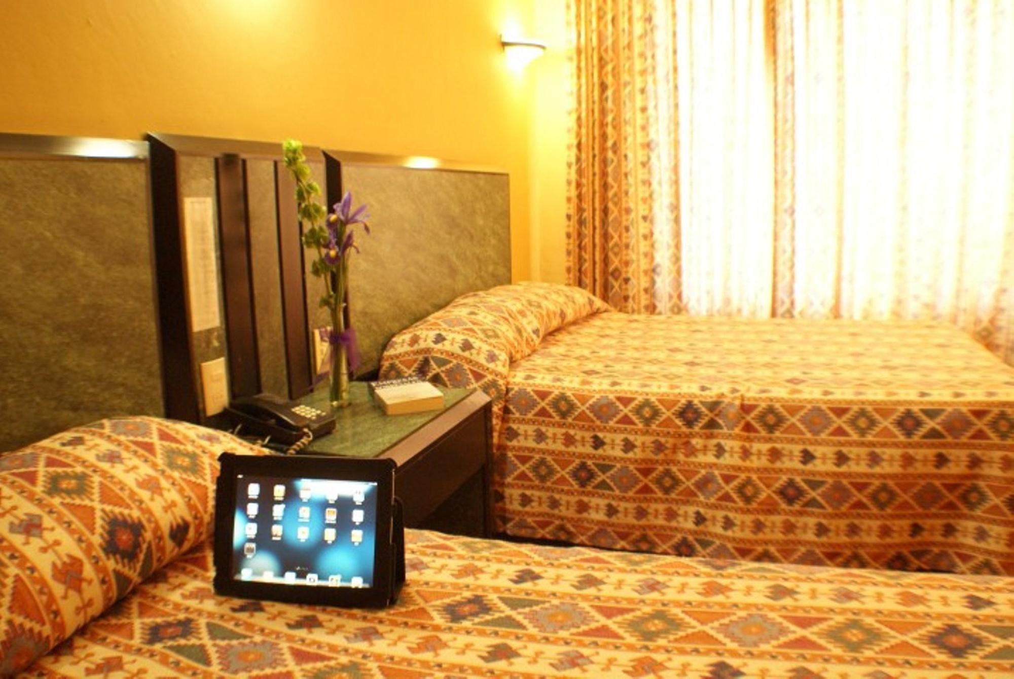 Hotel Universo Гвадалахара Екстер'єр фото