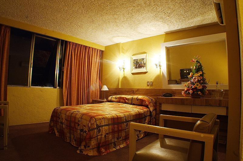 Hotel Universo Гвадалахара Екстер'єр фото