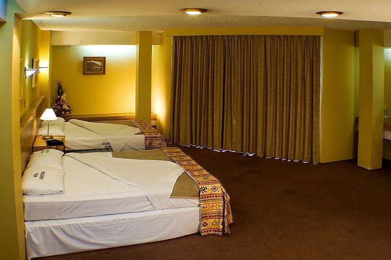 Hotel Universo Гвадалахара Екстер'єр фото
