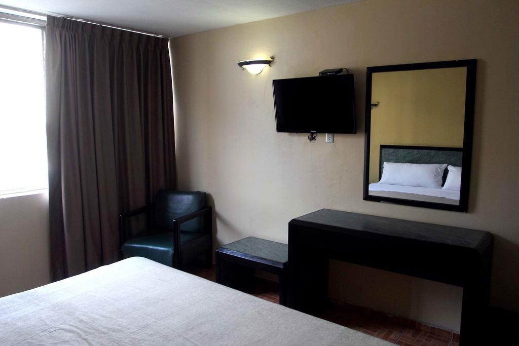 Hotel Universo Гвадалахара Номер фото
