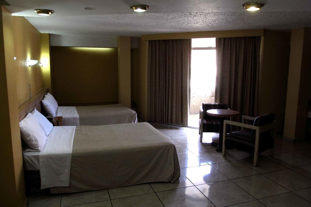 Hotel Universo Гвадалахара Номер фото
